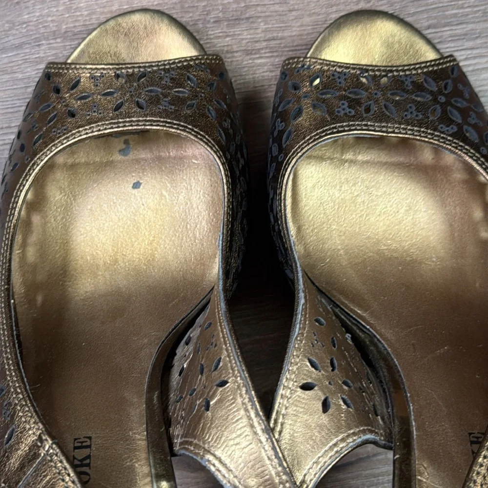 Heels - Picture 3 of 11